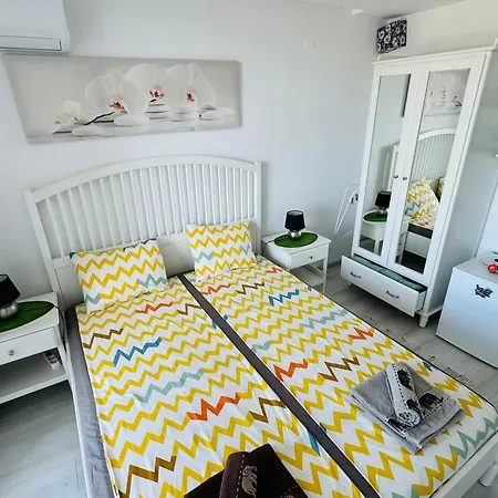 Apartment Paradiso 308-309 Private *